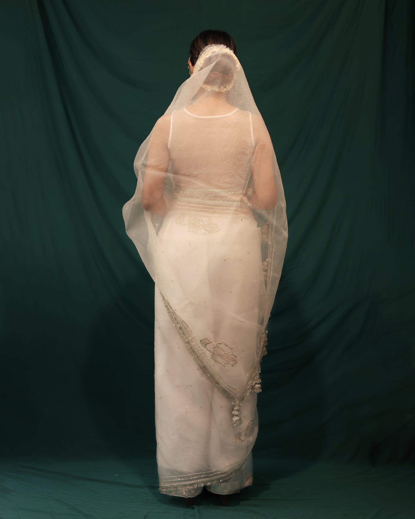 WHITE DARWAZA SAREE - JHAROKHA