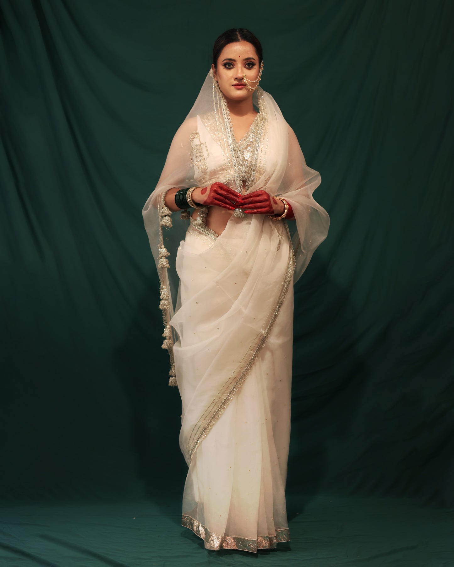 WHITE DARWAZA SAREE - JHAROKHA